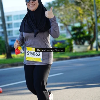 Runner Photo 1584302