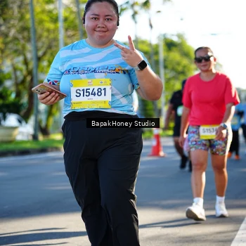 Runner Photo 1584303