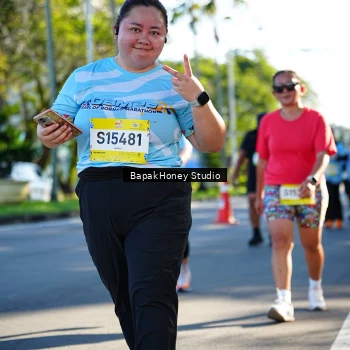 Runner Photo 1584304