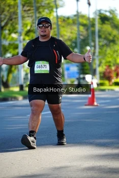 Runner Photo 1584329