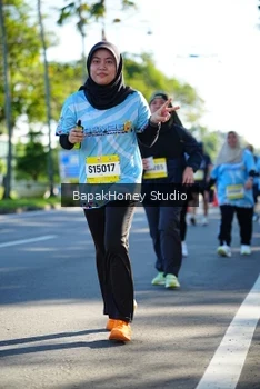 Runner Photo 1584335