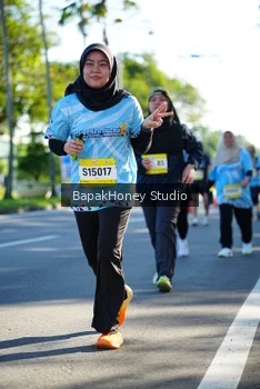 Runner Photo 1584336