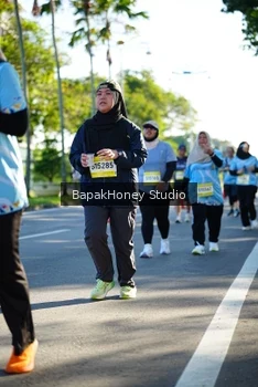 Runner Photo 1584347