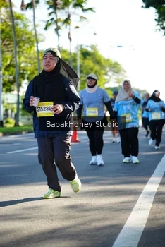Runner Photo 1584352