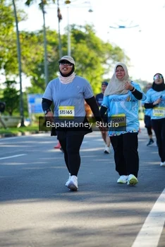 Runner Photo 1584355