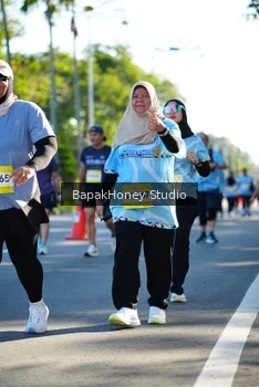 Runner Photo 1584360