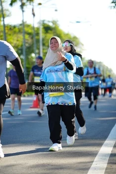 Runner Photo 1584365