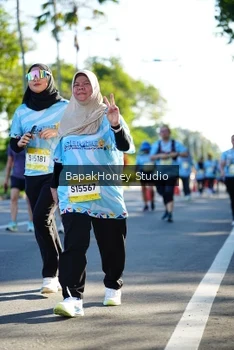 Runner Photo 1584371