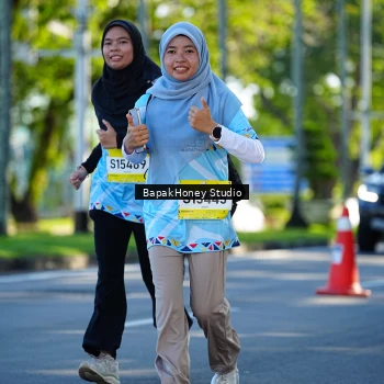 Runner Photo 1584428