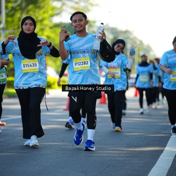 Runner Photo 1584435