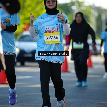 Runner Photo 1584449
