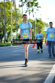 Runner Photo 1584559