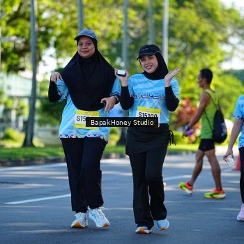 Runner Photo 1584606