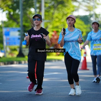 Runner Photo 1584628