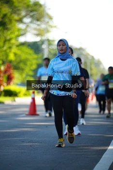 Runner Photo 1584758