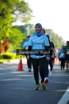 Runner Photo 1584759