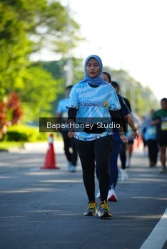 Runner Photo 1584760