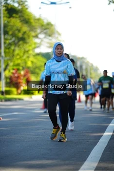 Runner Photo 1584761