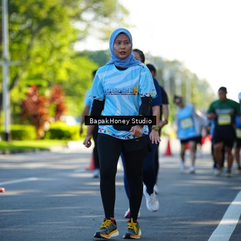 Runner Photo 1584762