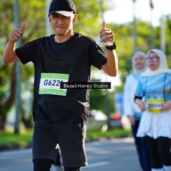 Runner Photo 1584792