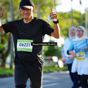 Runner Photo 1584794