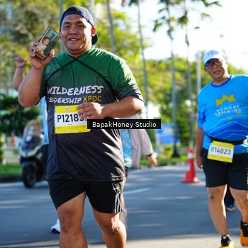 Runner Photo 1584809