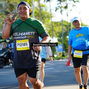 Runner Photo 1584813