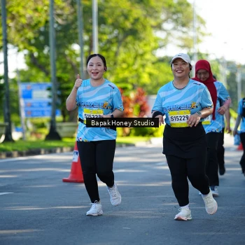 Runner Photo 1584843