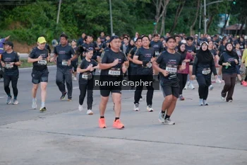 Runner Photo 1605002