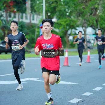 Runner Photo 1605221