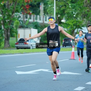 Runner Photo 1605374