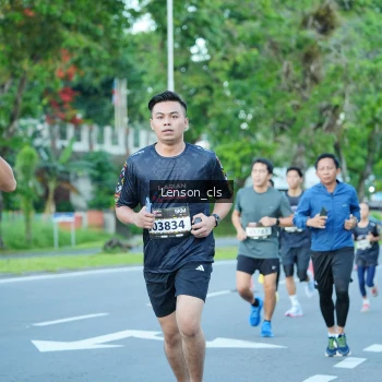 Runner Photo 1605513