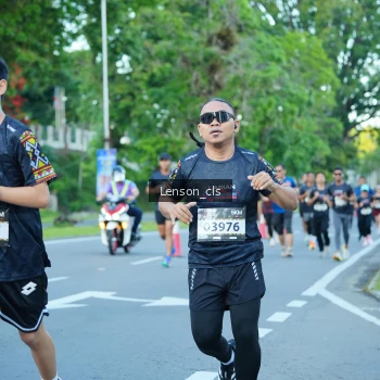 Runner Photo 1605591