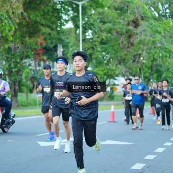 Runner Photo 1605600