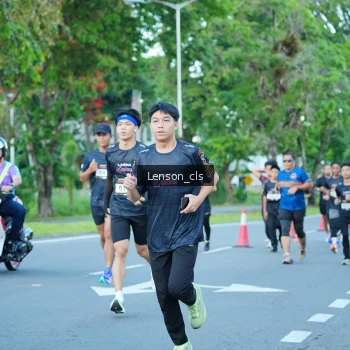 Runner Photo 1605605