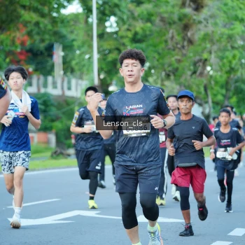 Runner Photo 1605715