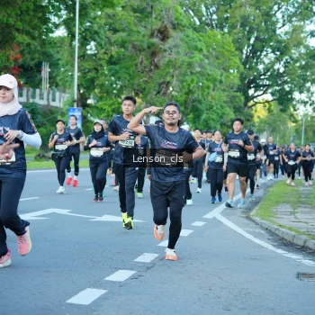 Runner Photo 1606125