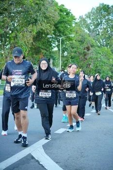 Runner Photo 1606430