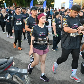 Runner Photo 1607043