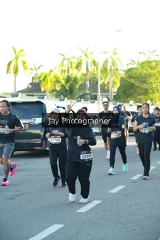 Runner Photo 1607575