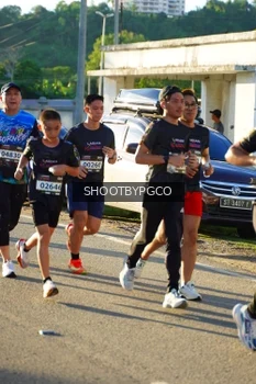 Runner Photo 1607593