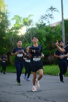 Runner Photo 1609687
