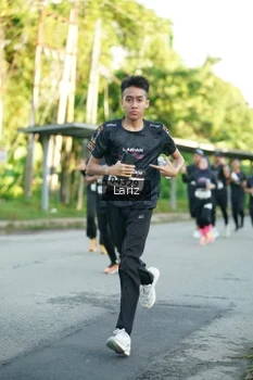 Runner Photo 1610085
