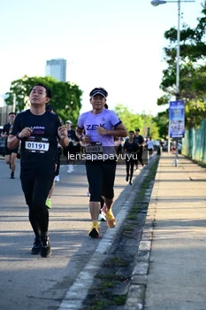 Runner Photo 1610100