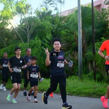 Runner Photo 1610371