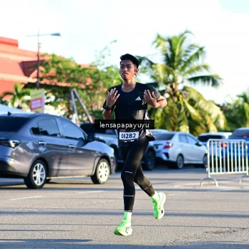Runner Photo 1610393
