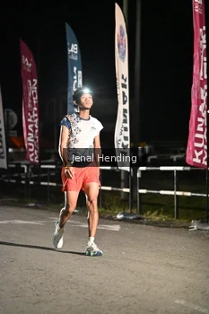 Runner Photo 1610711