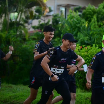 Runner Photo 1611713