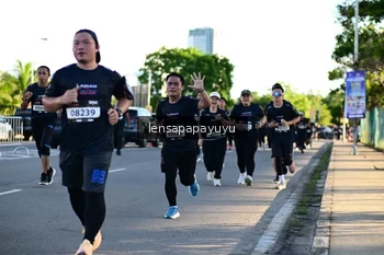 Runner Photo 1612024