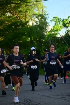 Runner Photo 1612574
